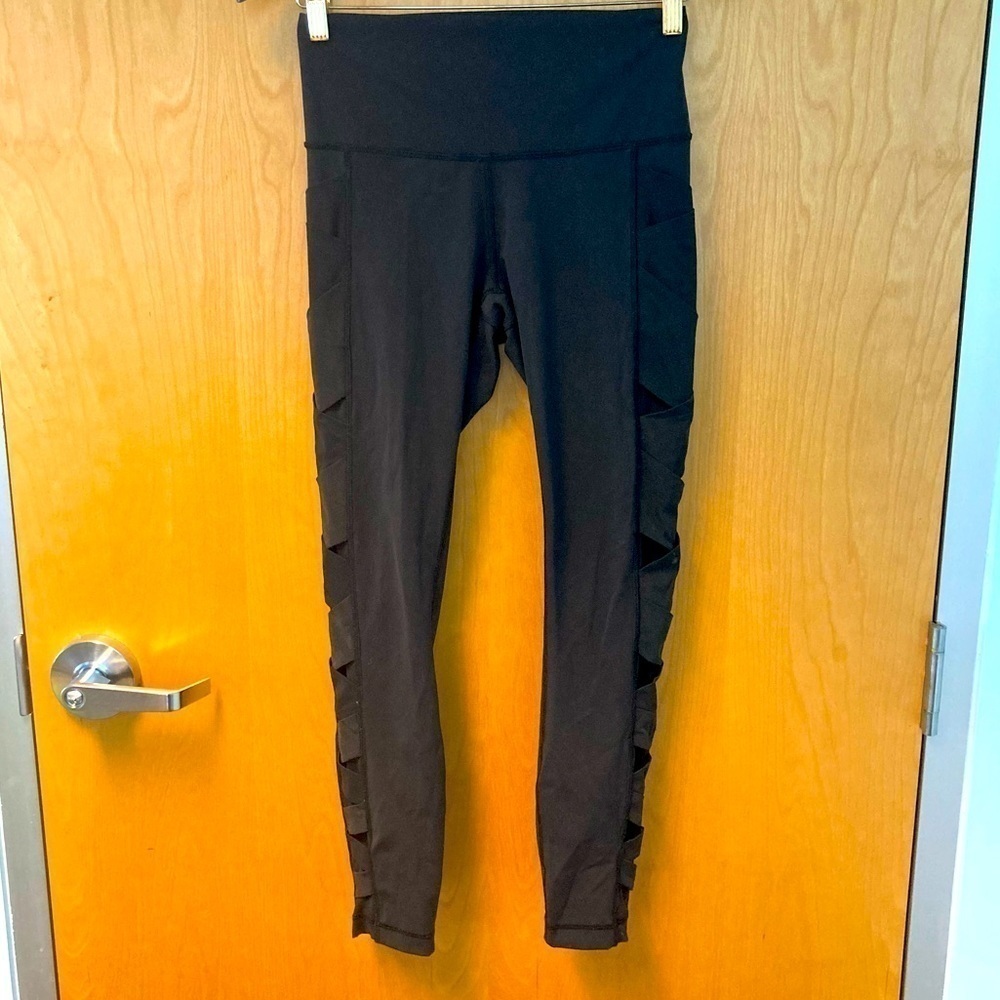 LULULEMON Sz 6 Lattice Mesh Side Leg with Side Pockets 9” Rise Comfort Leggings